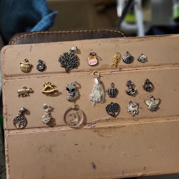 Source Unknown Other - 20ct Assorted Silver and Gold Fahion Pendants/Charms